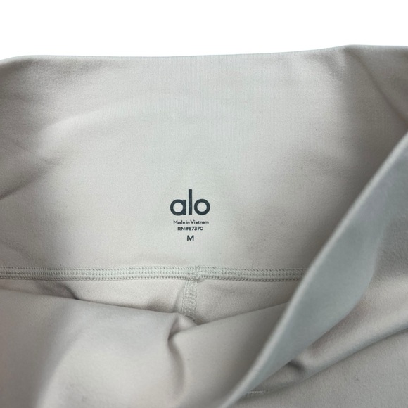 Alo Shorts Womens Medium Cream High Waist Yoga Performance - Picture 4 of 4